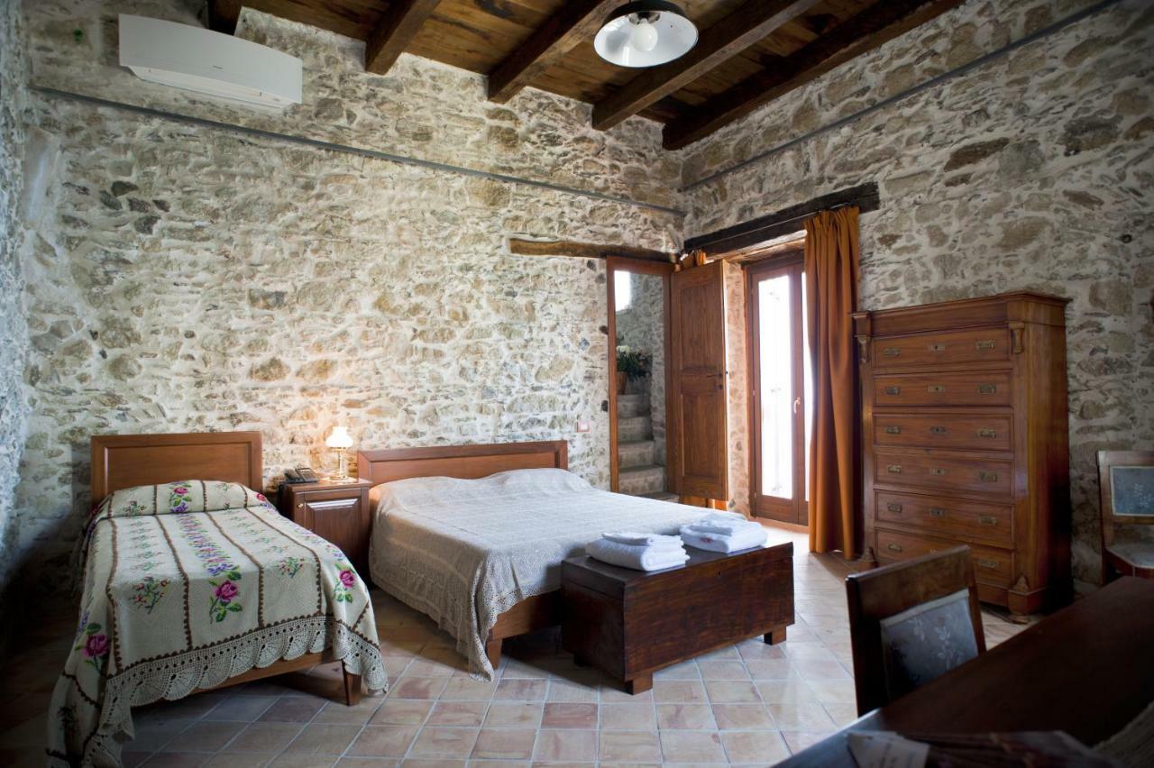 Residenza D'Epoca Borgodifiume Hotel Fiumefreddo Bruzio Bagian luar foto